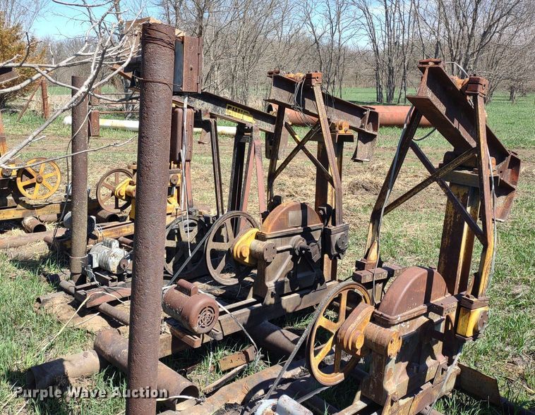 image for item DQ1631 (15) pump jacks