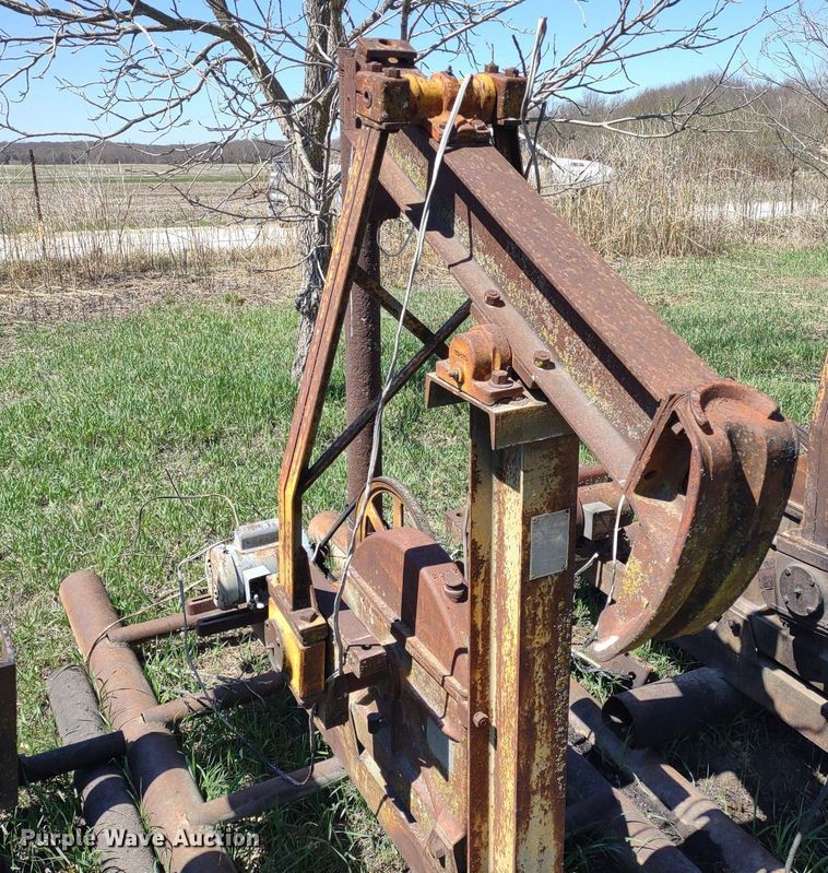 image for item DQ1631 (15) pump jacks