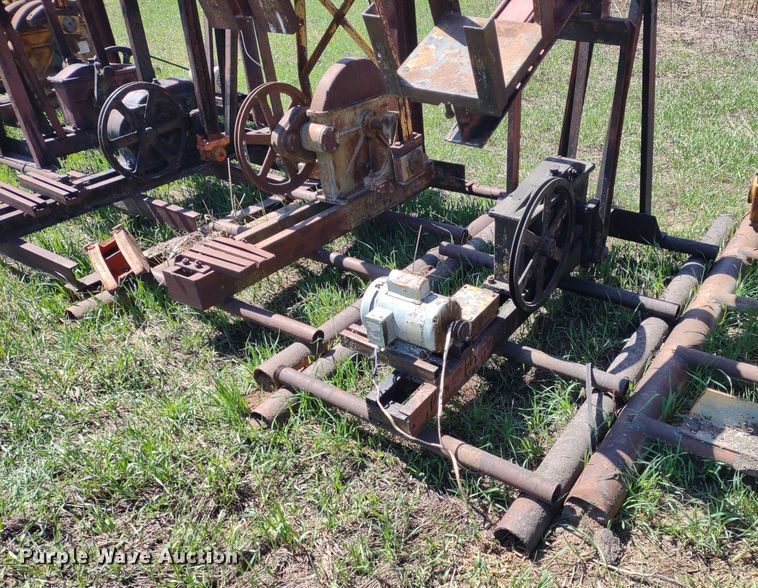 image for item DQ1631 (15) pump jacks