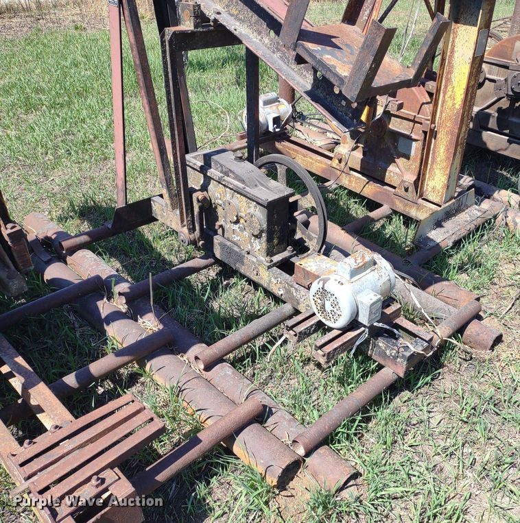 image for item DQ1631 (15) pump jacks