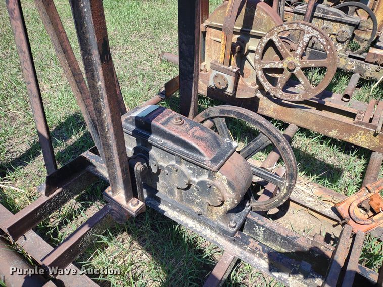 image for item DQ1631 (15) pump jacks
