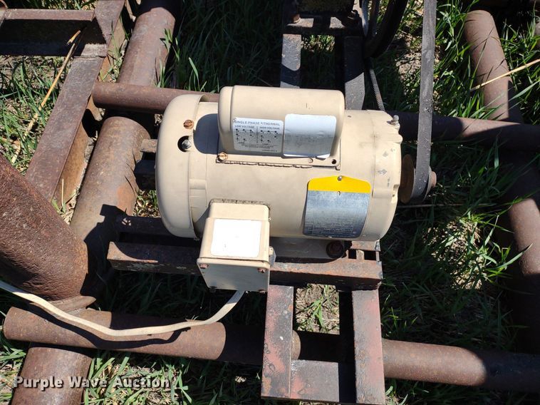 image for item DQ1631 (15) pump jacks