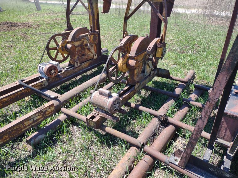 image for item DQ1631 (15) pump jacks