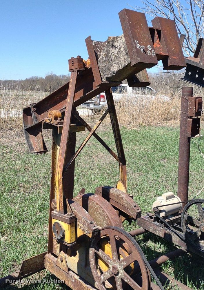 image for item DQ1631 (15) pump jacks