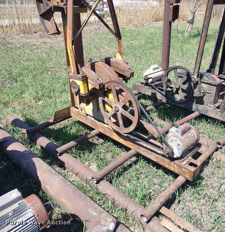 image for item DQ1631 (15) pump jacks