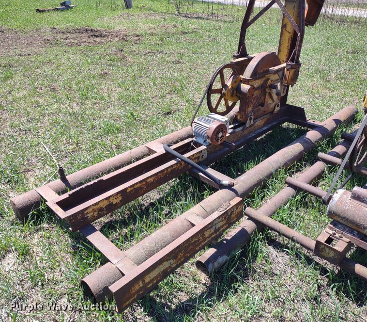 image for item DQ1631 (15) pump jacks