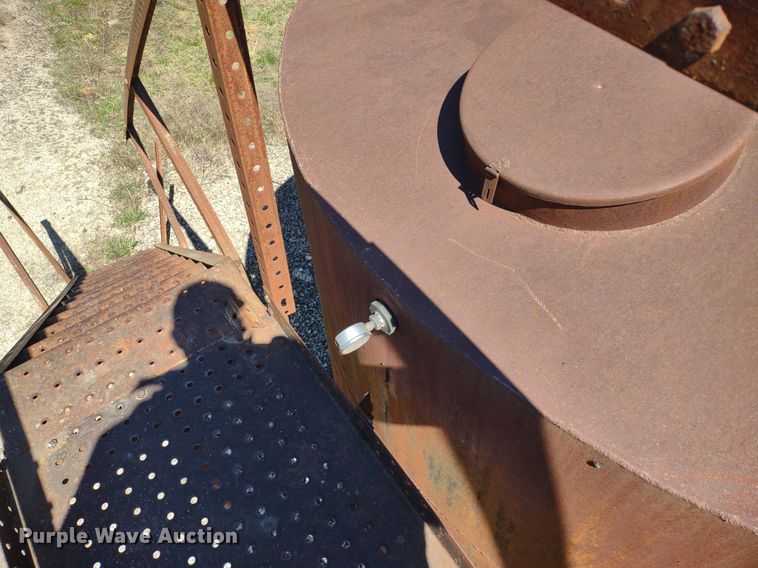 image for item DQ1632 (8) tanks