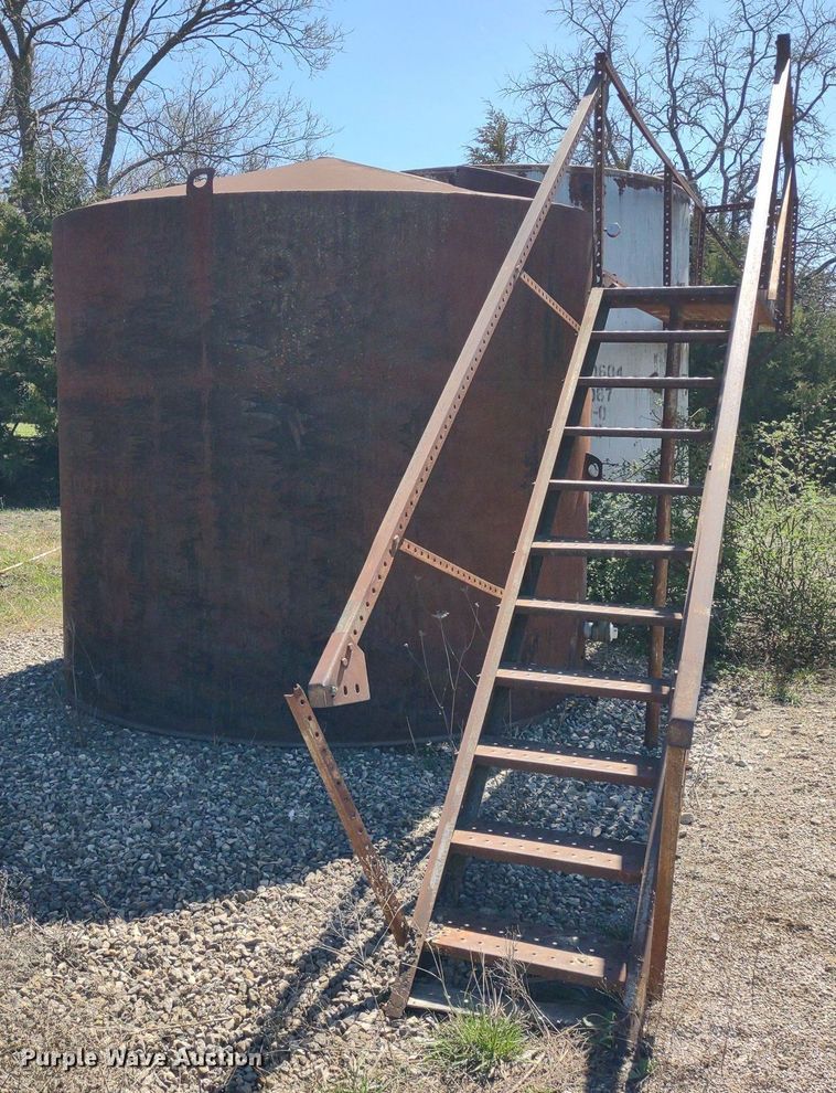 image for item DQ1632 (8) tanks