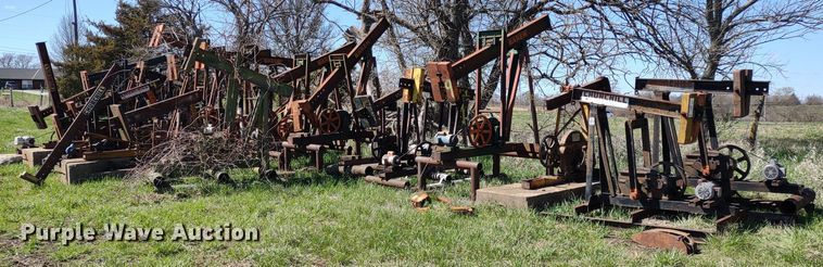 image for item DQ1633 (24) pump jacks