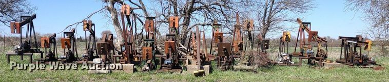 image for item DQ1633 (24) pump jacks