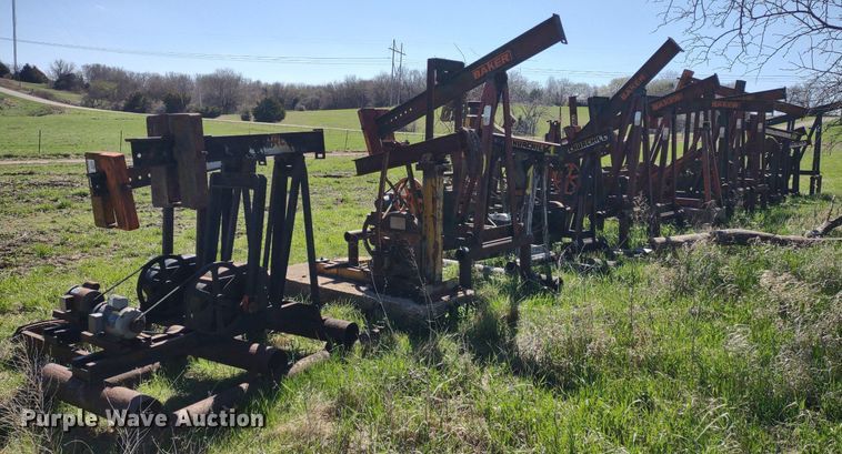 image for item DQ1633 (24) pump jacks