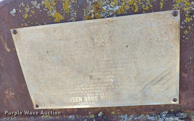 image for item DQ1633 (24) pump jacks