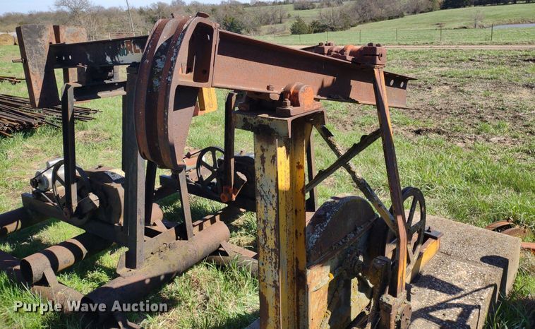 image for item DQ1633 (24) pump jacks