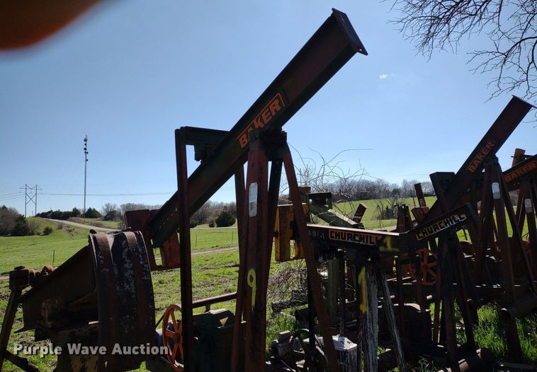 image for item DQ1633 (24) pump jacks