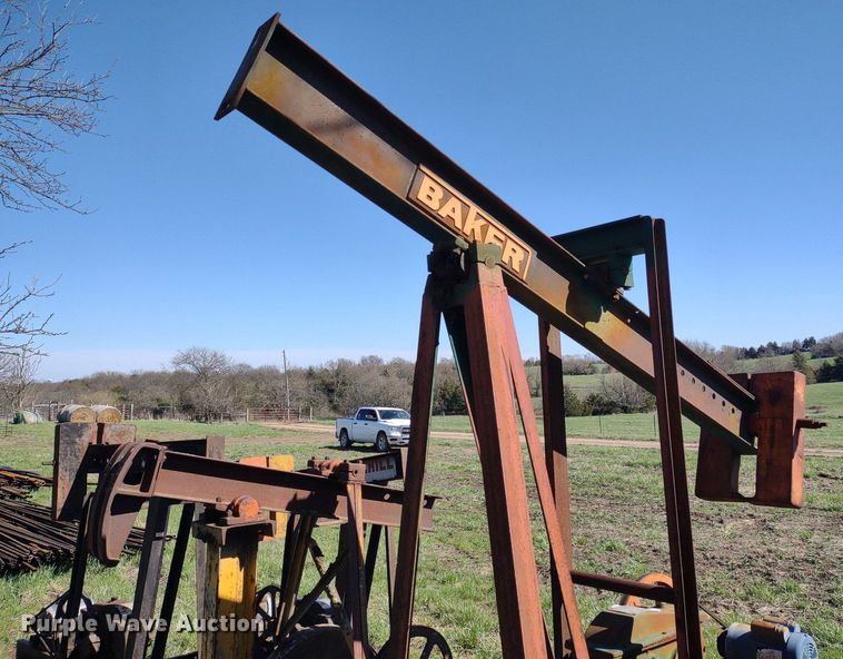 image for item DQ1633 (24) pump jacks