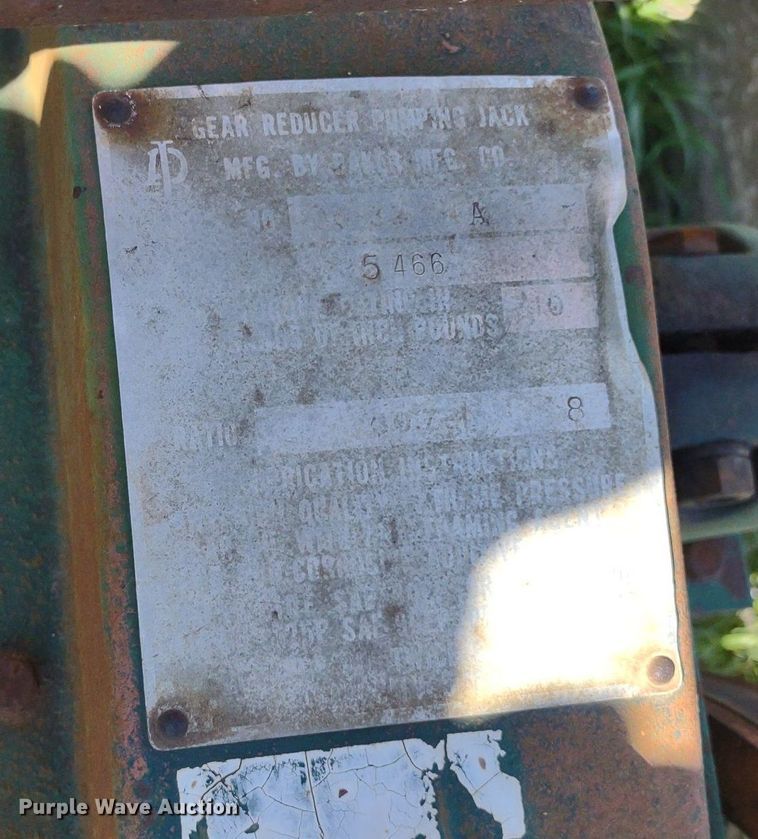 image for item DQ1633 (24) pump jacks