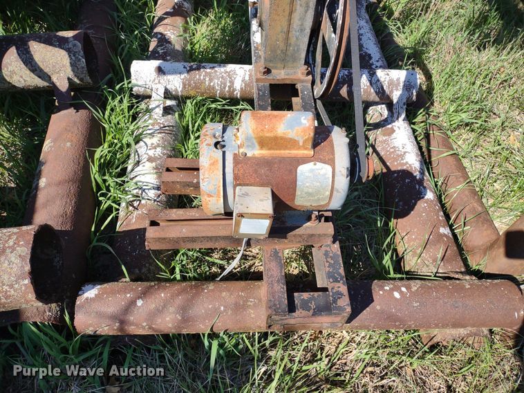image for item DQ1633 (24) pump jacks
