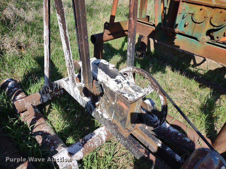 image for item DQ1633 (24) pump jacks