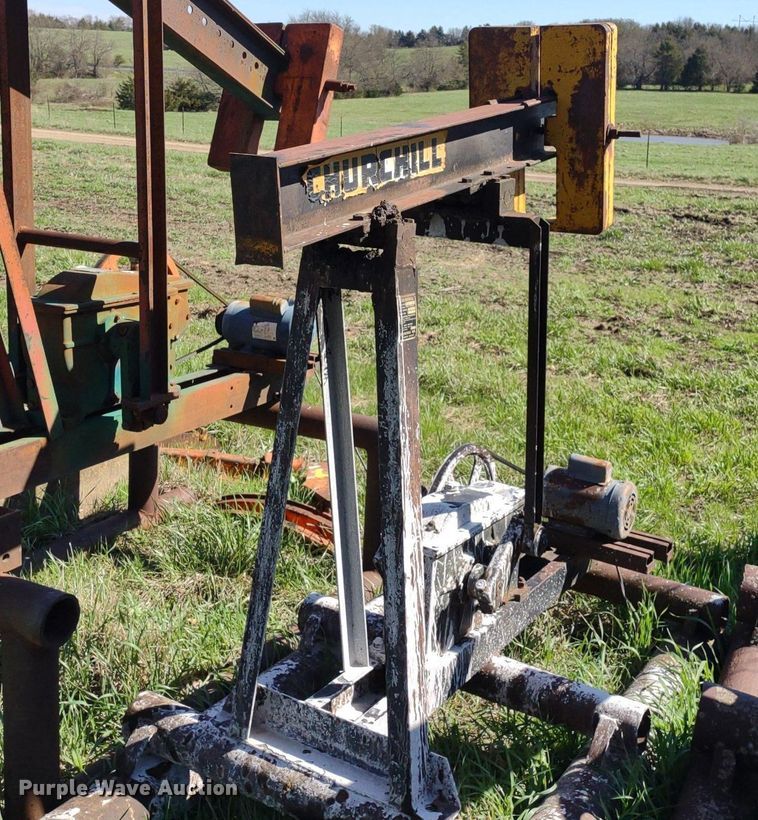 image for item DQ1633 (24) pump jacks