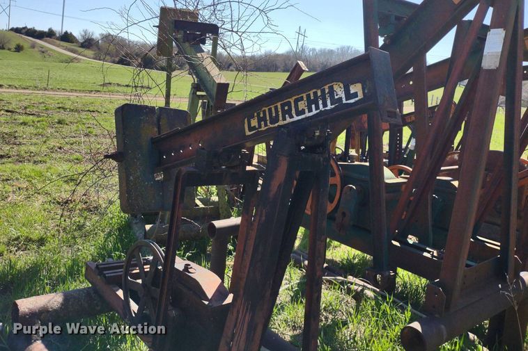 image for item DQ1633 (24) pump jacks