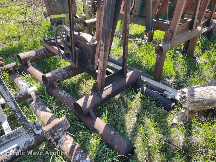 image for item DQ1633 (24) pump jacks