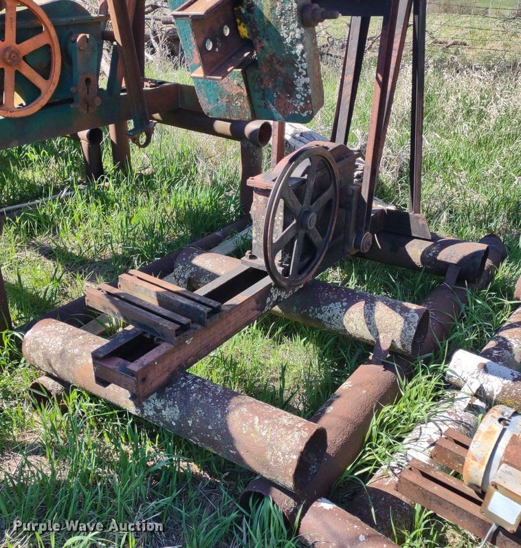 image for item DQ1633 (24) pump jacks