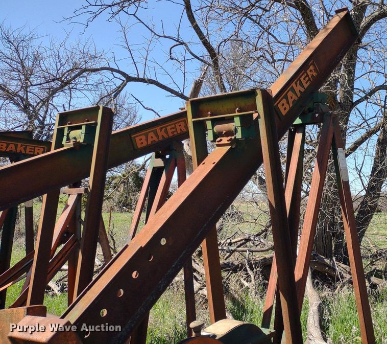 image for item DQ1633 (24) pump jacks