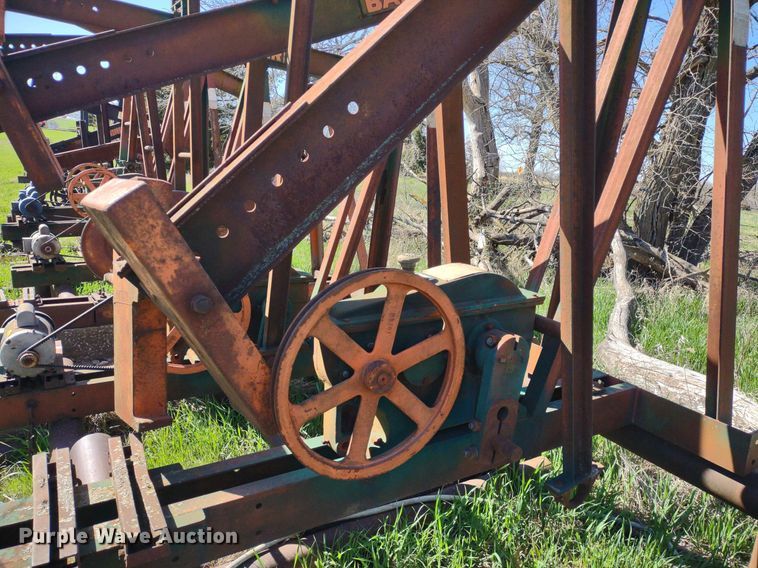 image for item DQ1633 (24) pump jacks