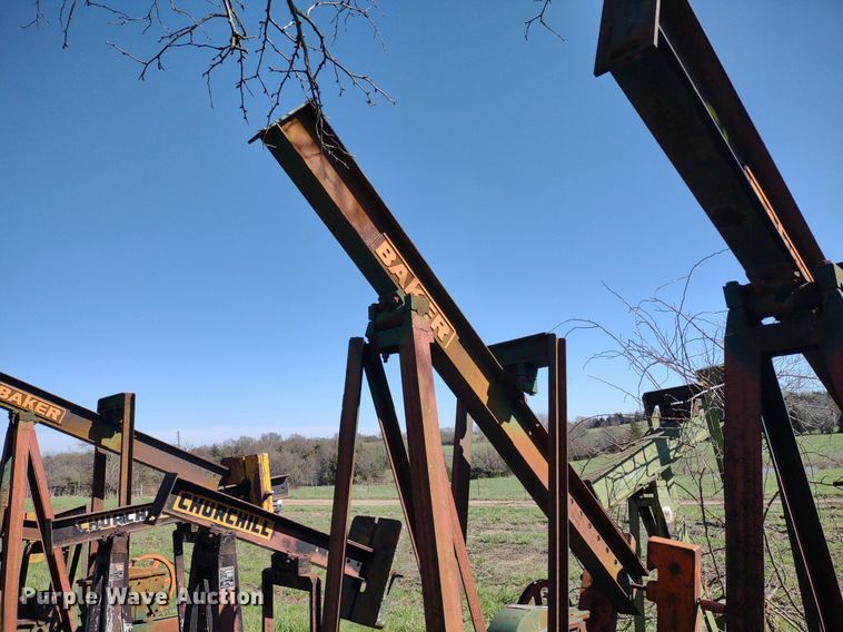 image for item DQ1633 (24) pump jacks