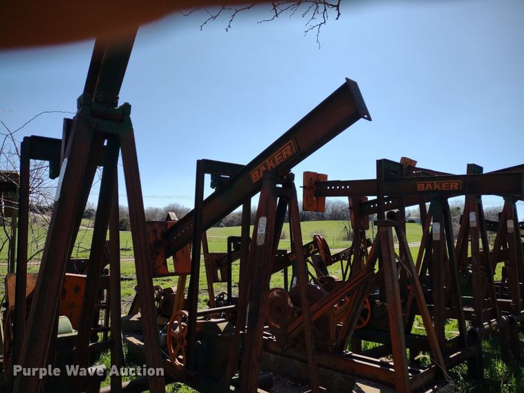 image for item DQ1633 (24) pump jacks