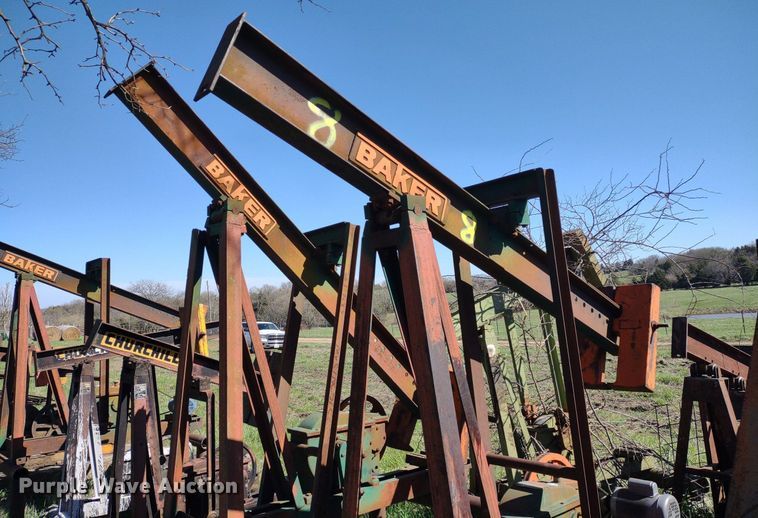 image for item DQ1633 (24) pump jacks