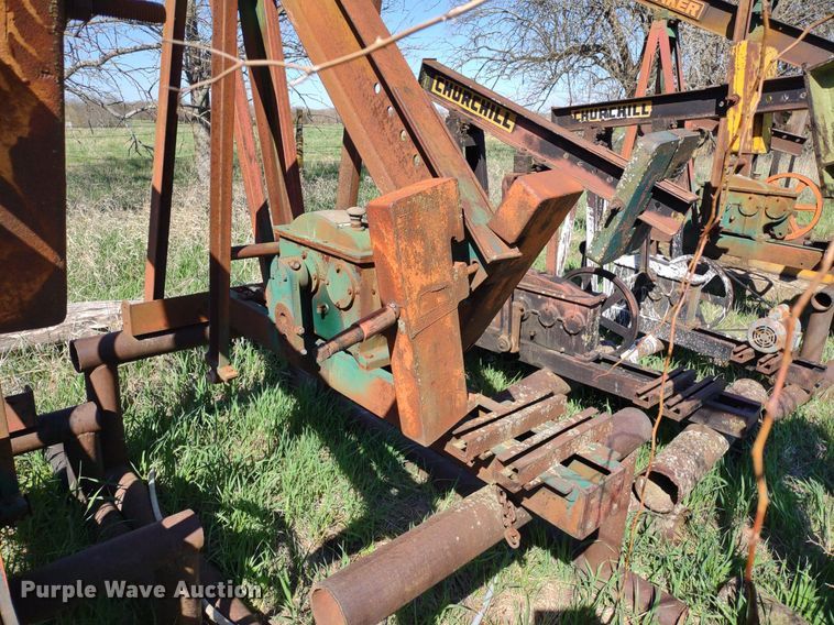 image for item DQ1633 (24) pump jacks