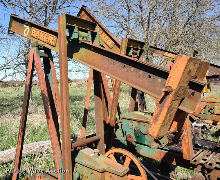 image for item DQ1633 (24) pump jacks