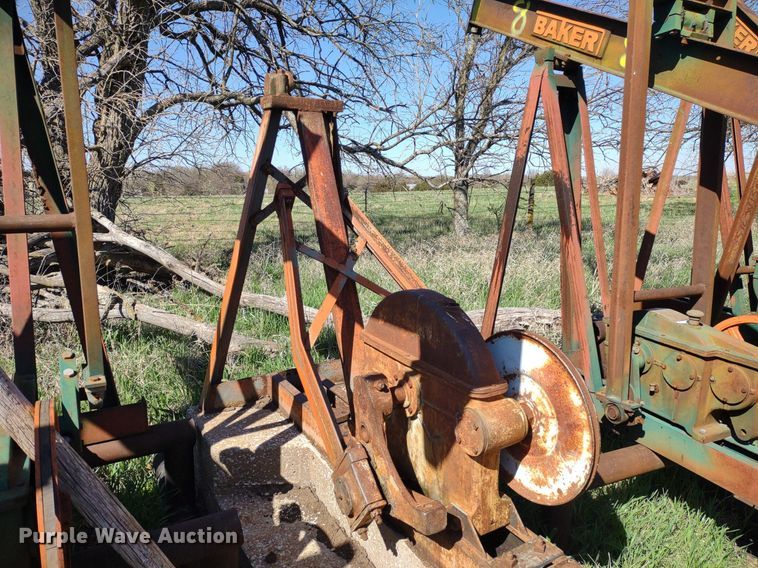 image for item DQ1633 (24) pump jacks