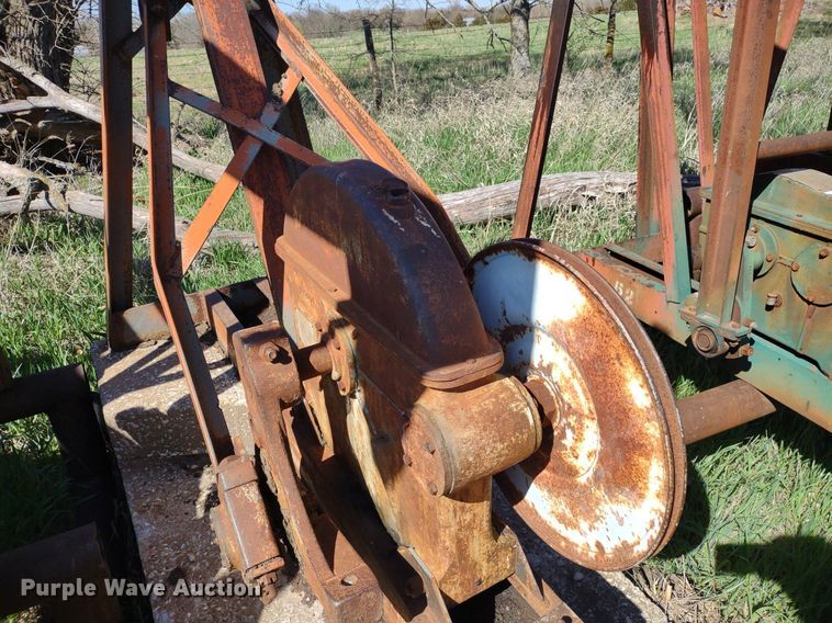 image for item DQ1633 (24) pump jacks