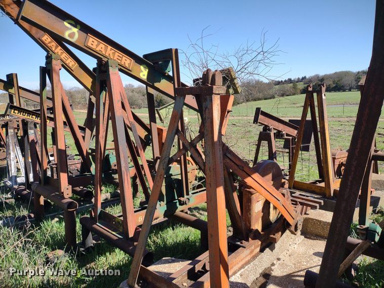 image for item DQ1633 (24) pump jacks