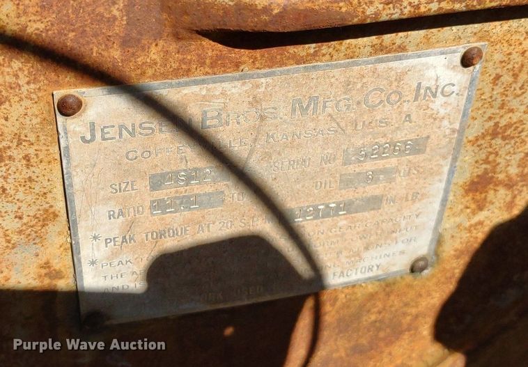 image for item DQ1633 (24) pump jacks