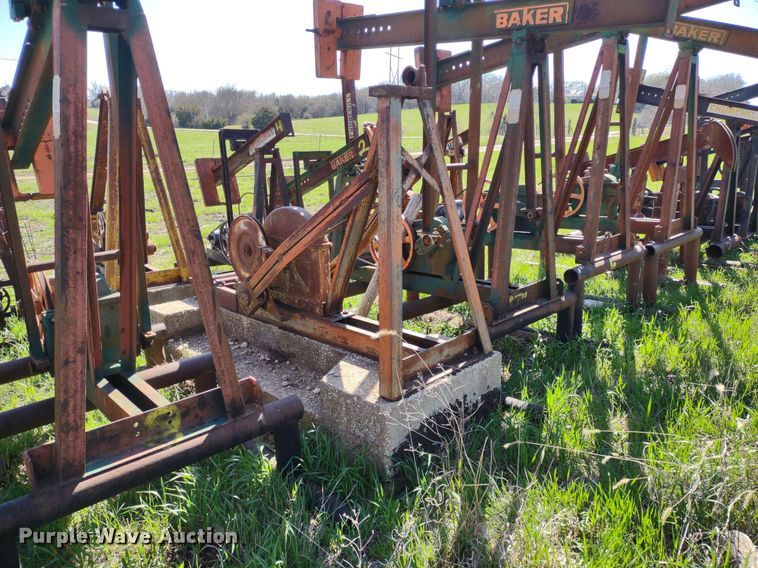 image for item DQ1633 (24) pump jacks