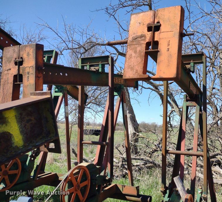 image for item DQ1633 (24) pump jacks