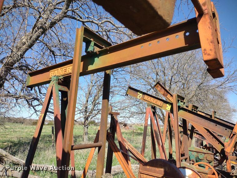 image for item DQ1633 (24) pump jacks