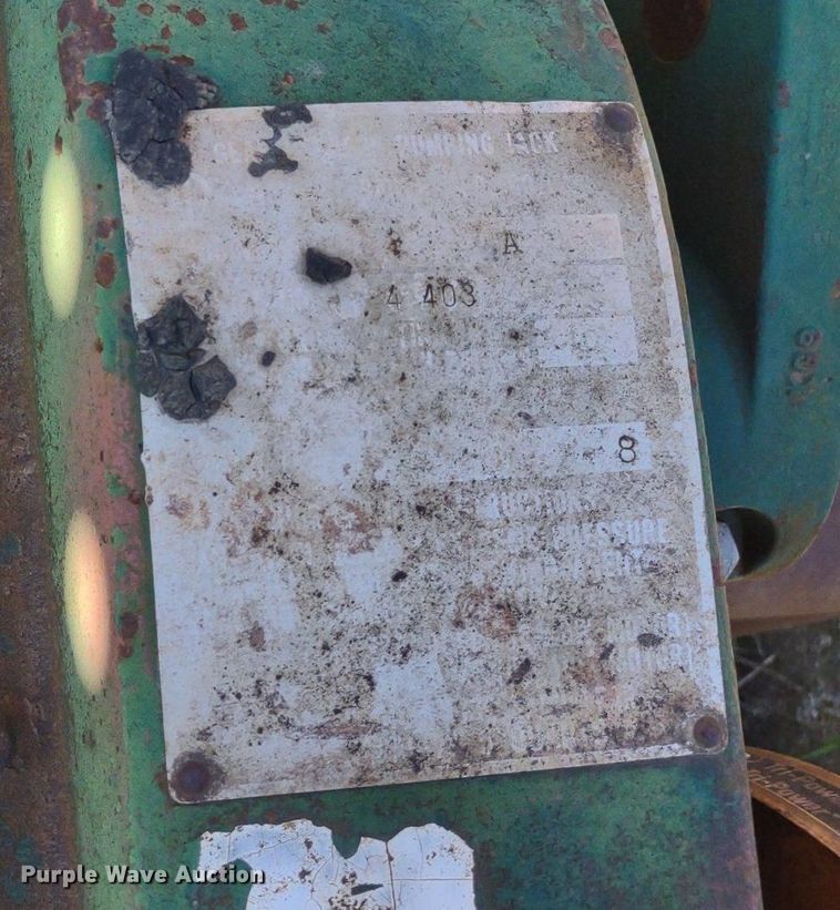 image for item DQ1633 (24) pump jacks