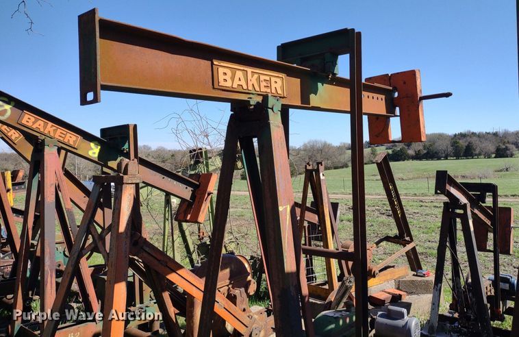 image for item DQ1633 (24) pump jacks