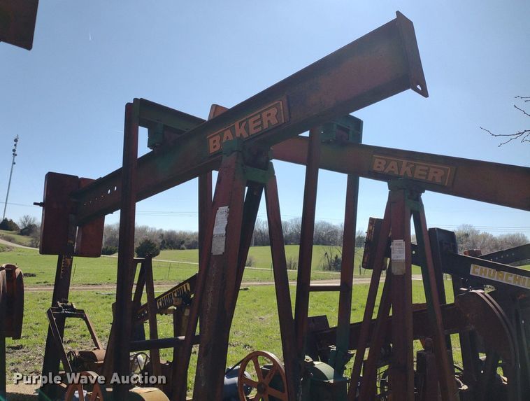 image for item DQ1633 (24) pump jacks