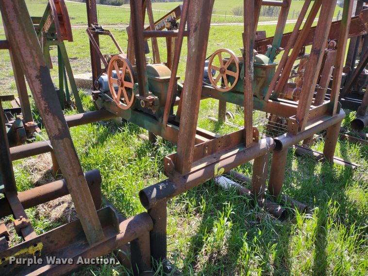 image for item DQ1633 (24) pump jacks