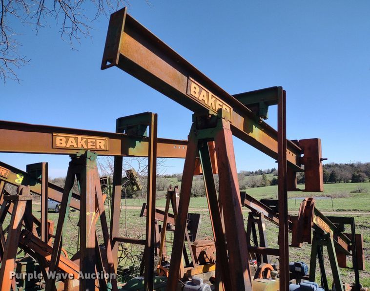 image for item DQ1633 (24) pump jacks