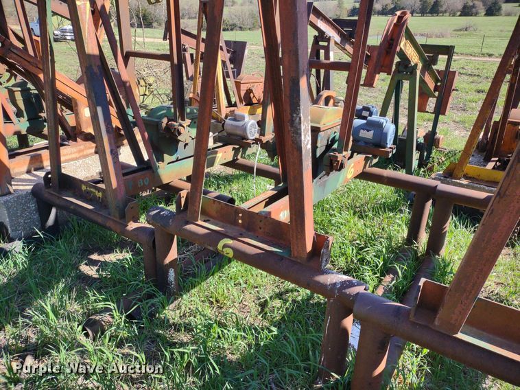 image for item DQ1633 (24) pump jacks