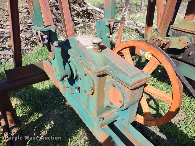 image for item DQ1633 (24) pump jacks
