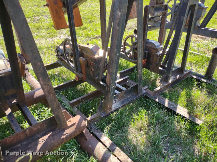 image for item DQ1633 (24) pump jacks