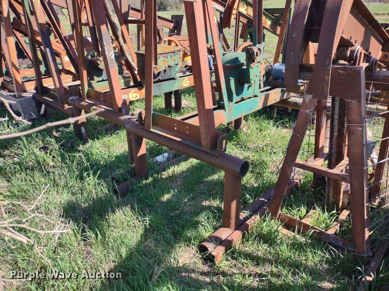 image for item DQ1633 (24) pump jacks