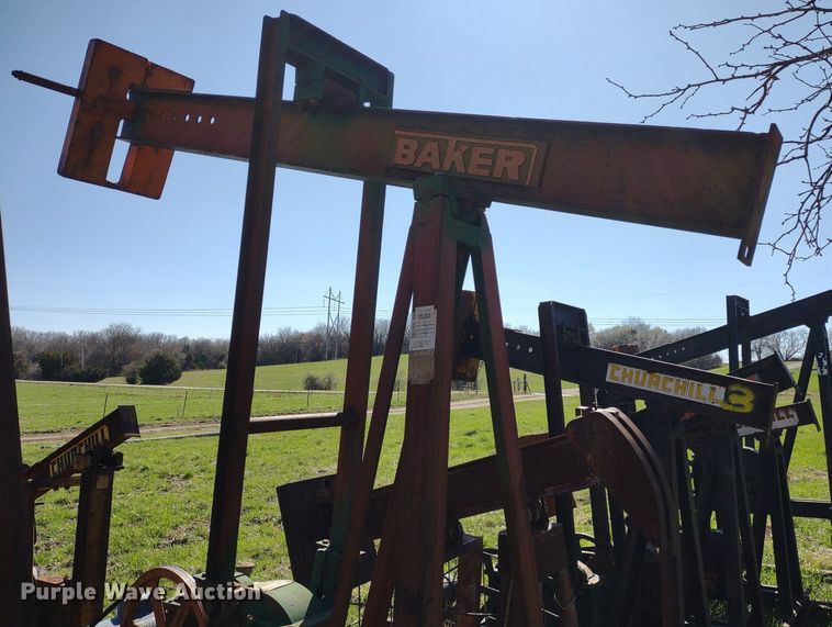 image for item DQ1633 (24) pump jacks